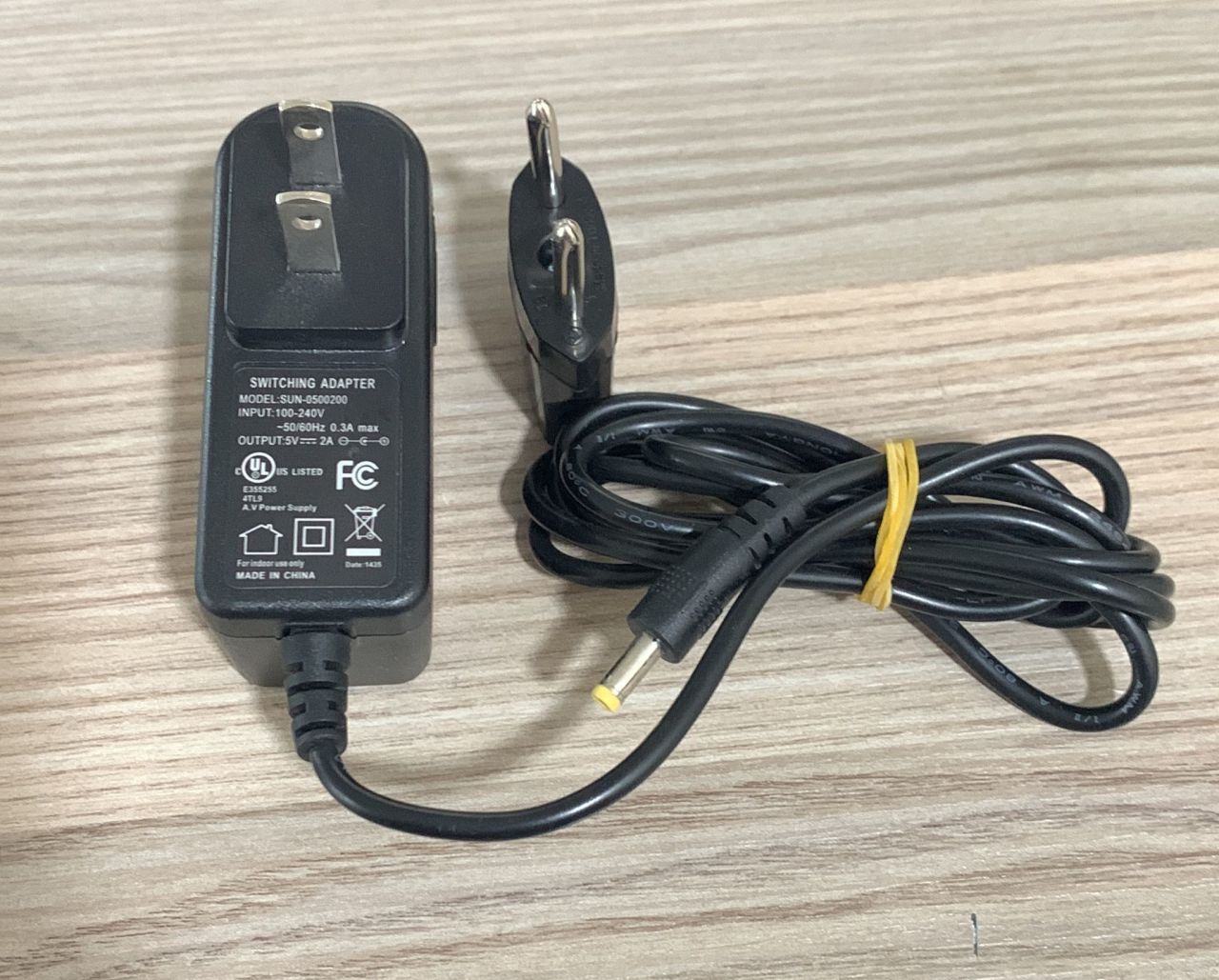 5v 2a 0.3A Adaptör